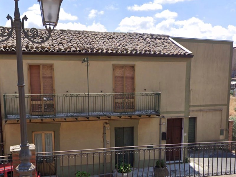 Casa Indipendente in Vendita a Aidone, zona Via Fiume n.4, 60'000&euro;, 136 m²