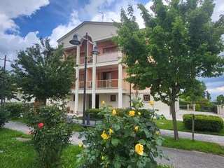 Trilocale in Vendita a San Giovanni in Persiceto, zona Via Maltoni, 3, 219'000€, 84 m²