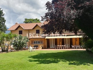 Villa in Vendita a Massarosa, zona Piano di Mommio, 1'700'000€, 300 m², con Box