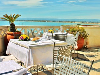 Attività commerciale in Vendita a Pietrasanta, zona Tonfano, 670'000€, 600 m²