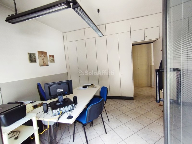Ufficio in Affitto a Modena, 1'100€, 120 m²