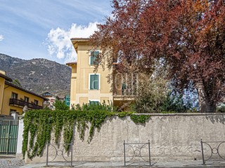 Villa in Vendita a Saint Vincent, 790'000&euro;, 570 m², con Box