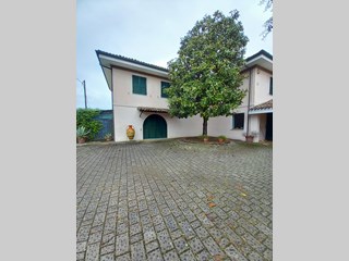 Villa in Vendita a Fermo, zona Marina Palmense, 400 m²