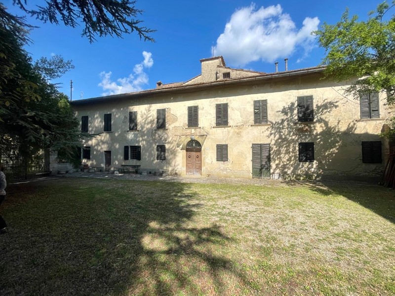 Casale in Vendita a Monteriggioni, 900'000€, 900 m²