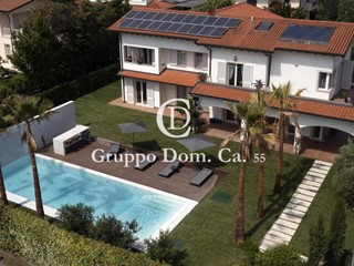 Villa in Affitto a Forte dei Marmi, zona Vittoria Apuana, 130'000€, 500 m², arredato, con Box