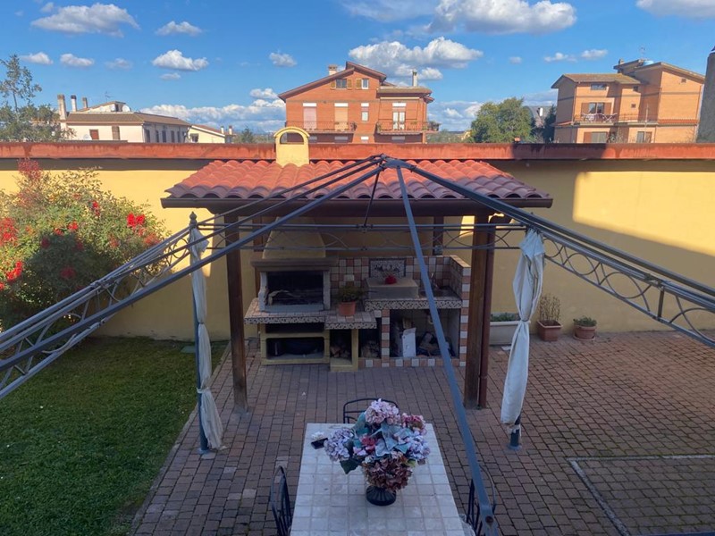 Villa bifamiliare in Vendita a Roma, 328'000€, 97 m²