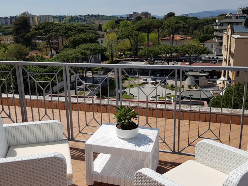 Attico in Affitto a Riccione, zona centro-mare viale ceccarini, 15'000€, arredato