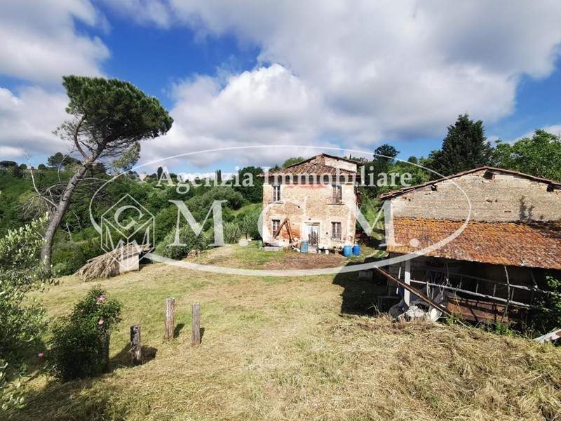 Casale in Vendita a Santa Maria a Monte, 295'000€, 230 m², con Box