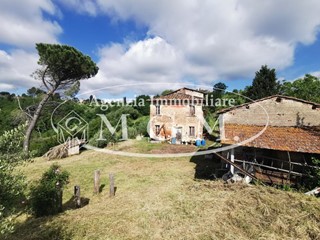 Casale in Vendita a Santa Maria a Monte, 295'000€, 230 m², con Box