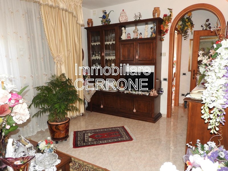 Villetta a schiera in Vendita a Cecina, 380'000€, 175 m², arredato, con Box