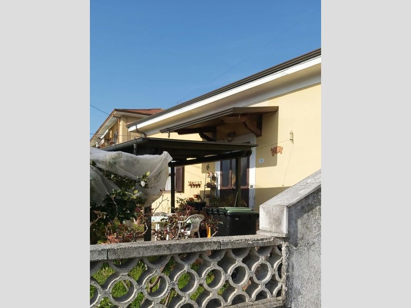 Casa Indipendente in Vendita a Carrara, zona Fossone, 240'000€, 120 m²