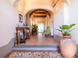 Casale in Vendita a Cascina, zona San Casciano, 800'000€, 350 m², arredato, con Box