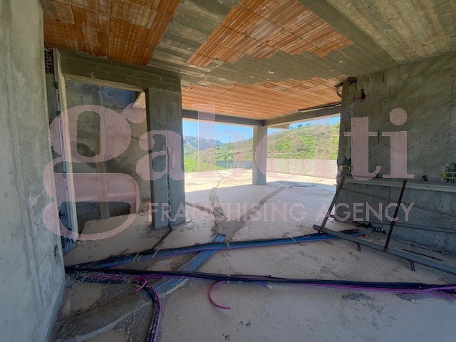 Villa in Vendita a Barcellona Pozzo di Gotto, 215'000€, 180 m²