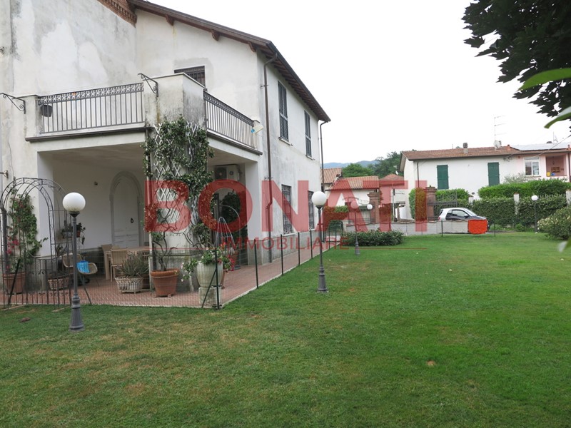 Casa Indipendente in Vendita a Santo Stefano di Magra, zona Ponzano, 670'000€, 273 m², arredato, con Box