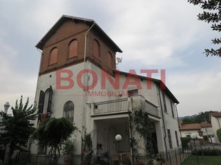 Casa Indipendente in Vendita a Santo Stefano di Magra, zona Ponzano, 670'000€, 273 m², arredato, con Box