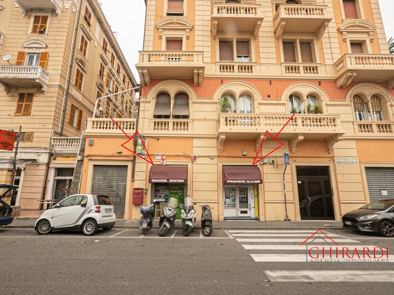 Attività commerciale in Vendita a Genova, zona Pegli, 55 m²