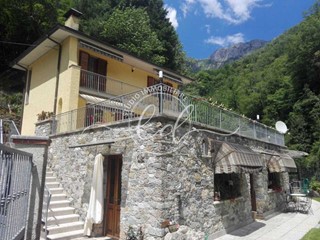 Casa Indipendente in Vendita a Stazzema, zona Cardoso, 335'000€, 85 m²