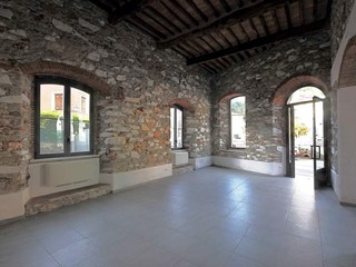 Capannone in Affitto a Seravezza, 1'000€, 67 m²