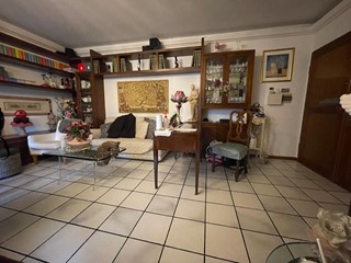 Quadrilocale in Vendita a Poggibonsi, 200'000€, 85 m², arredato, con Box