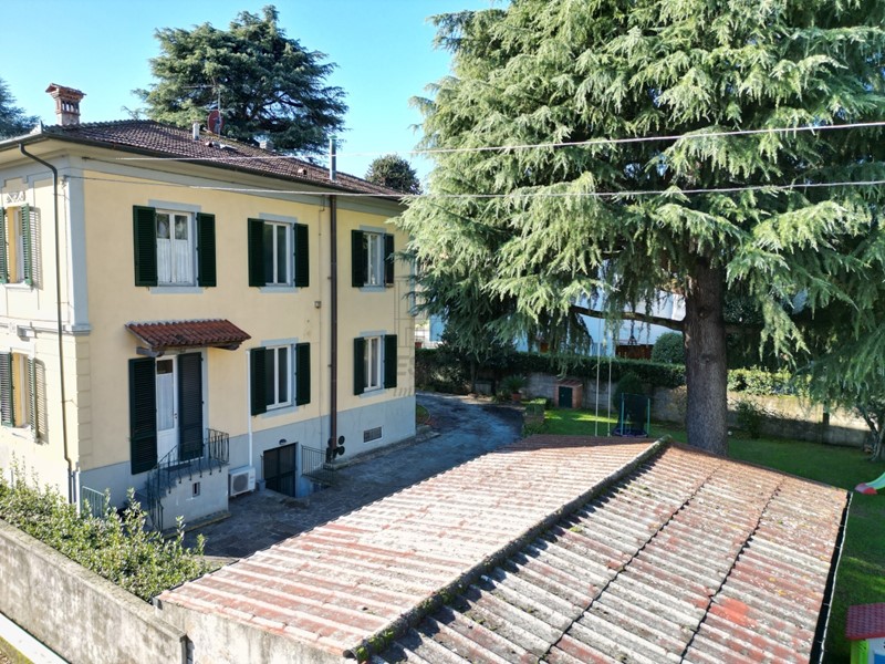 Villa in Vendita a Lucca, 790'000€, 350 m²