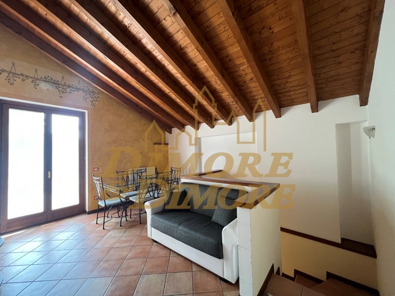 Casa Semi Indipendente in Vendita a Luino, 255'000€, 125 m², arredato, con Box