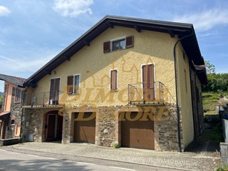Casa Semi Indipendente in Vendita a Luino, 255'000€, 125 m², arredato, con Box