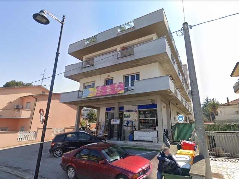 Immobile commerciale in Affitto a Manoppello, 200 m²