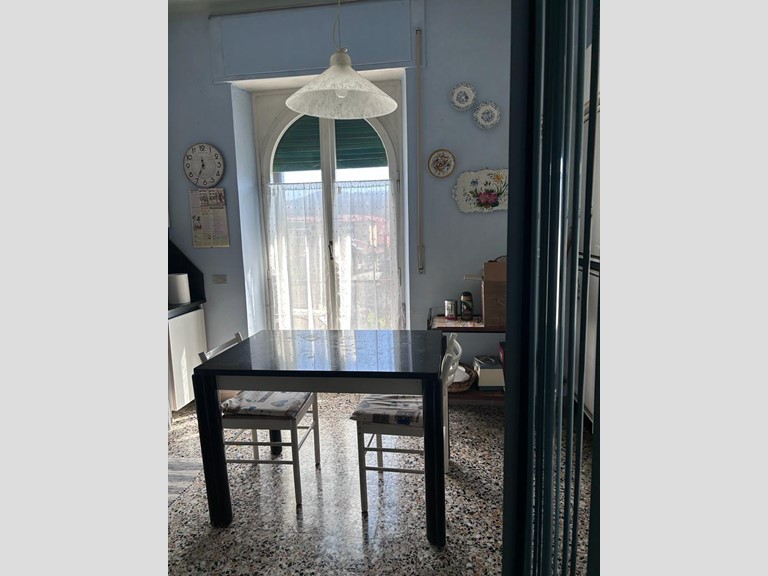 Appartamento in Vendita a Villafranca in Lunigiana, 100'000€, 120 m², arredato