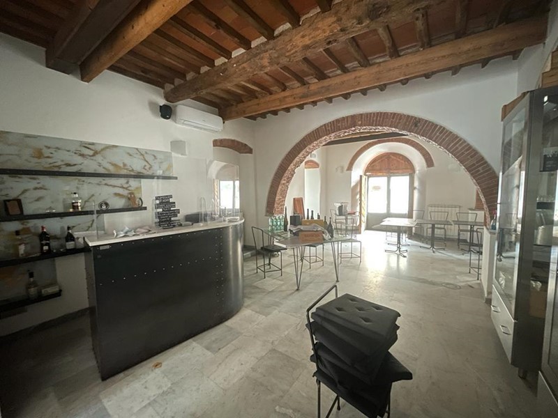 Immobile commerciale in Vendita a Carrara, 168'000€, 120 m²