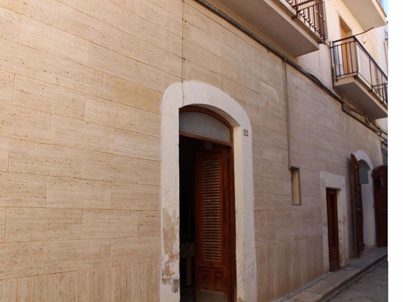 Casa Indipendente in Vendita a Canosa di Puglia, 32'000€, 120 m²