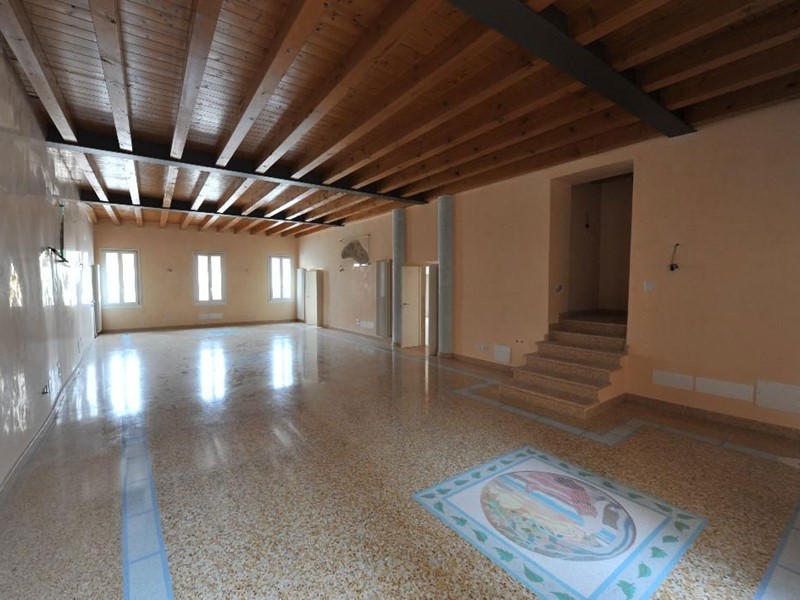 Ufficio in Affitto a Marostica, 2'000€, 125 m²