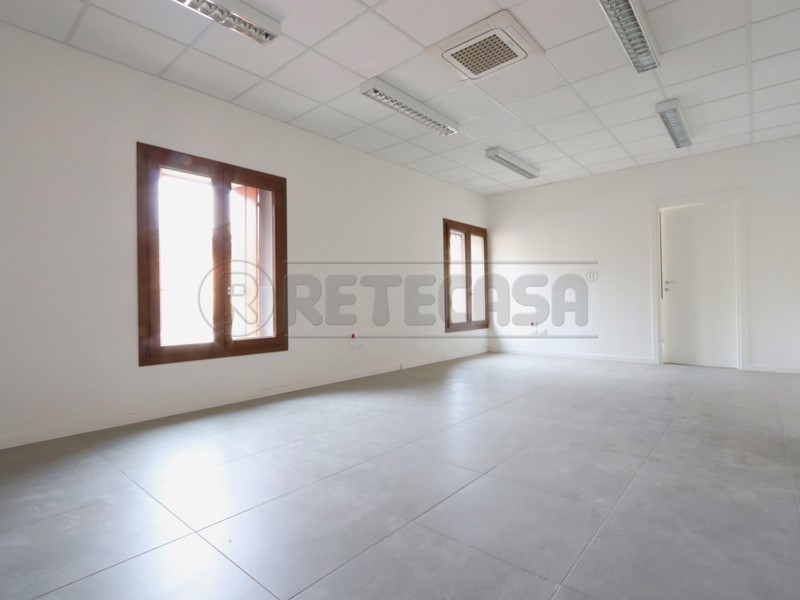Ufficio in Affitto a Vicenza, 2'800€, 286 m²