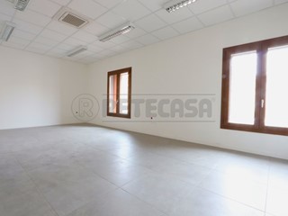Ufficio in Affitto a Vicenza, 2'800€, 286 m²