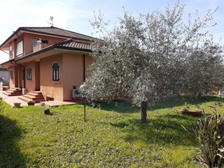 Villa in Vendita a Carrara, zona Fossone, 980'000€, 406 m², arredato, con Box