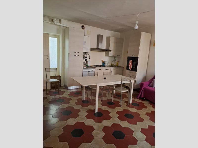 Trilocale in Vendita a Verona, zona VERONETTA, 185'000€, 90 m², arredato