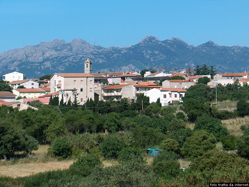 Appartamento in Vendita a Telti, zona centro, 50'000€