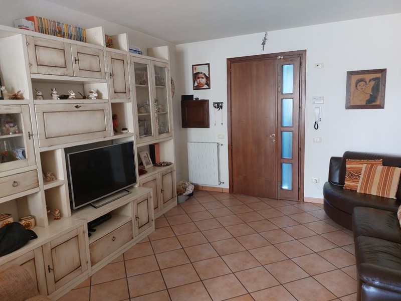 Villetta a schiera in Vendita a Fucecchio, zona Massarella, 230'000€, 150 m², arredato, con Box