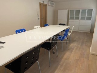 Ufficio in Vendita a Pisa, 160'000€, 80 m²