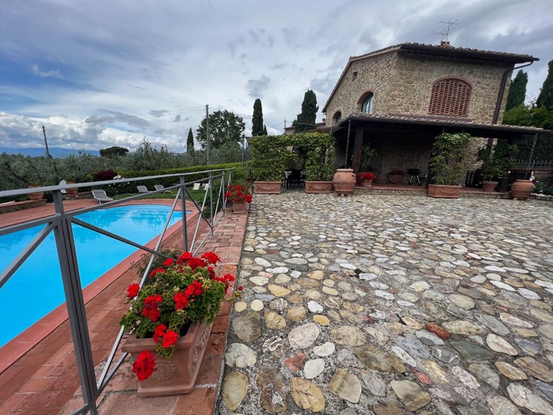 Casa Indipendente in Vendita a Vinci, zona Faltognano, 960'000€, 240 m², arredato