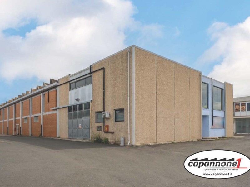 Capannone in Vendita a Calcinaia, zona Fornacette, 498'000€, 1600 m²