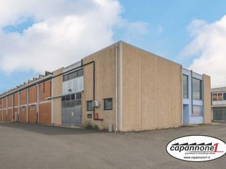 Capannone in Vendita a Calcinaia, zona Fornacette, 498'000€, 1600 m²