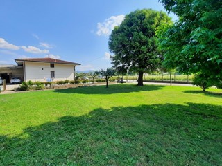 Villa in Vendita a Porcari, 450'000€, 130 m², con Box