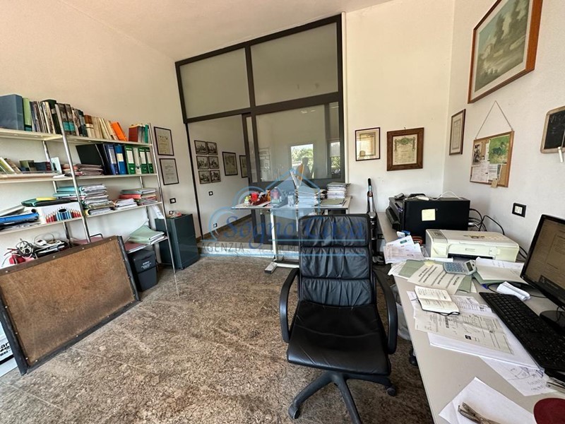 Immobile commerciale in Affitto a Luni, 450&euro;, 45 m²