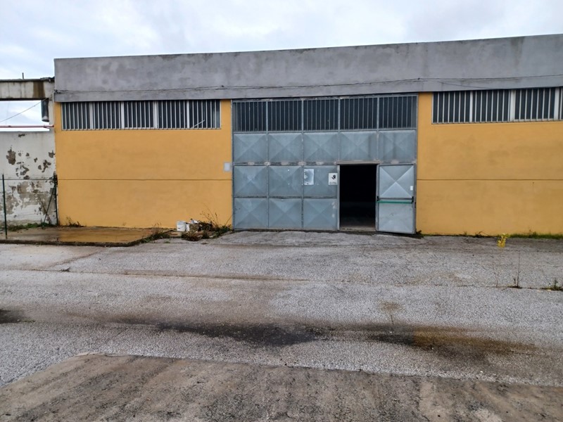 Capannone in Vendita a La Spezia, 350'000€, 430 m²