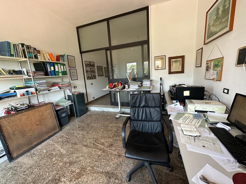Immobile commerciale in Vendita a Luni, 40'000€, 45 m²