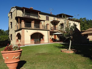 Casale in Vendita a Cecina, 1'250'000€, 450 m², con Box