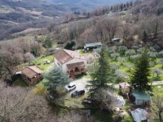Casale in Vendita a Castelnuovo di Val di Cecina, 250'000€, 400 m², con Box
