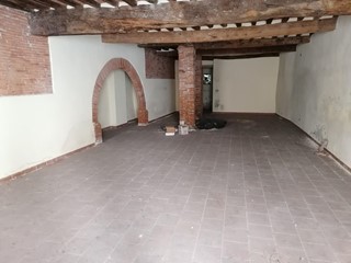 Magazzino in Vendita a Lucca, 150'000€, 100 m²