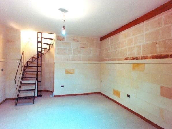 Negozio in Affitto a Manduria, 500€, 50 m²