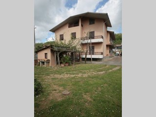 Casa Indipendente in Vendita a Licciana Nardi, 380'000€, 320 m², con Box